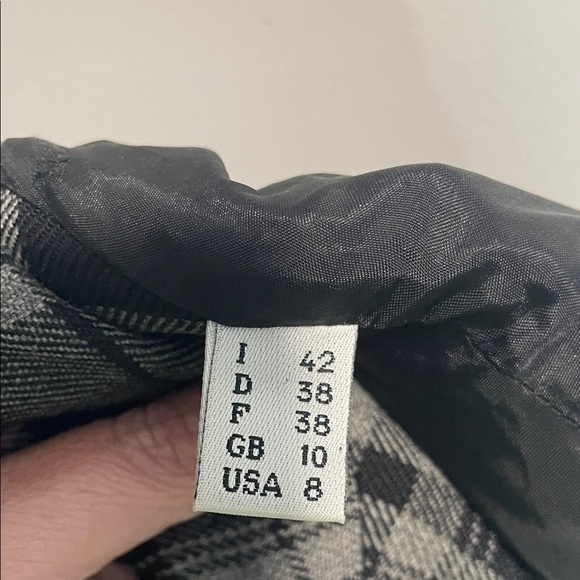 Moschino Vintage 90s Cheap and Chic Black and Gray Plaid Blazer - Picture 3 of 8